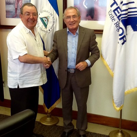 Il Console Moreno Gabrielli e il Ministro della Poste e Telecomunicazioni del Nicaragua Orlando Castillo, Managua sede nazionale di TELCOR‏ 